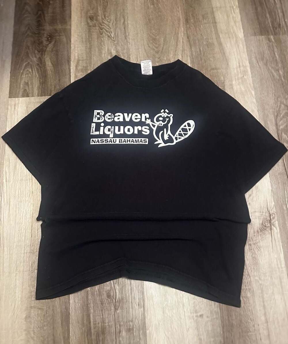 Vintage Jerzees High Cotton Beaver Liquors Nassau Bahamas Funny Novelty T-Shirt
